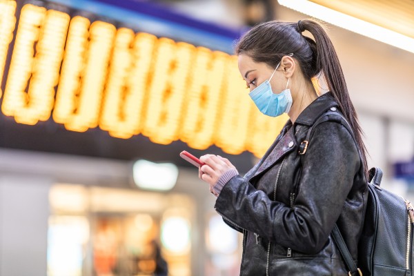 A person wearing a facemask