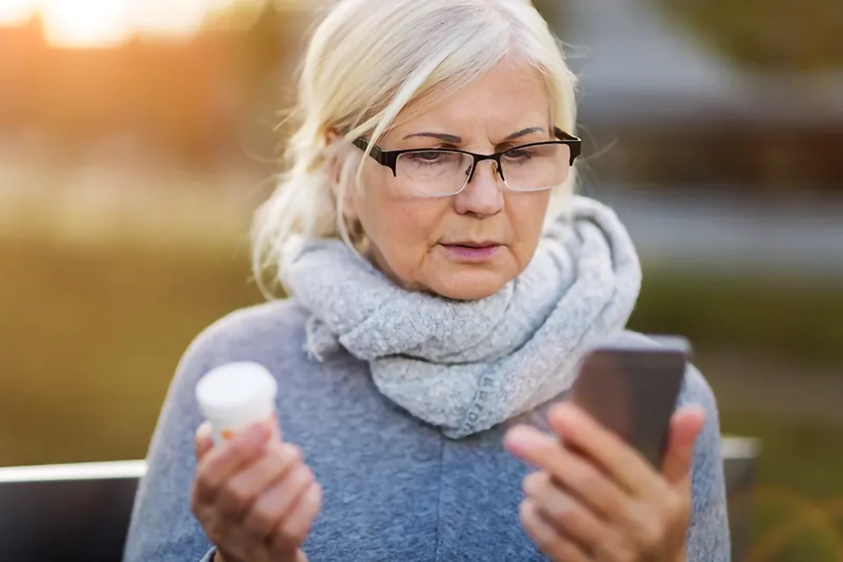 woman-holding-medication-phone